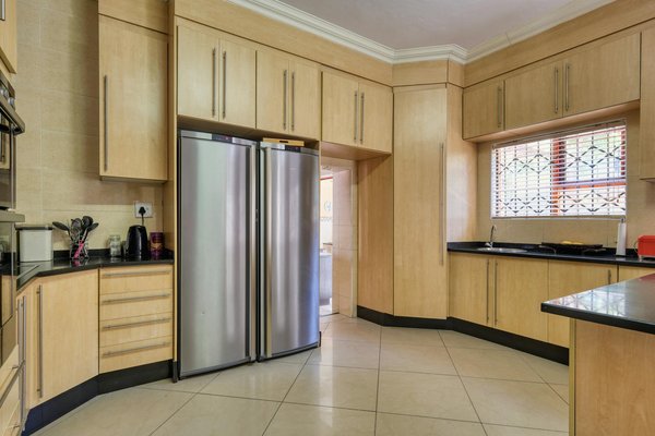 How do you set up a digital inventory for your items before a UK home move?