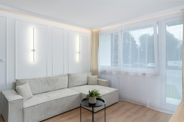 How do you set up a digital inventory for your items before a UK home move?